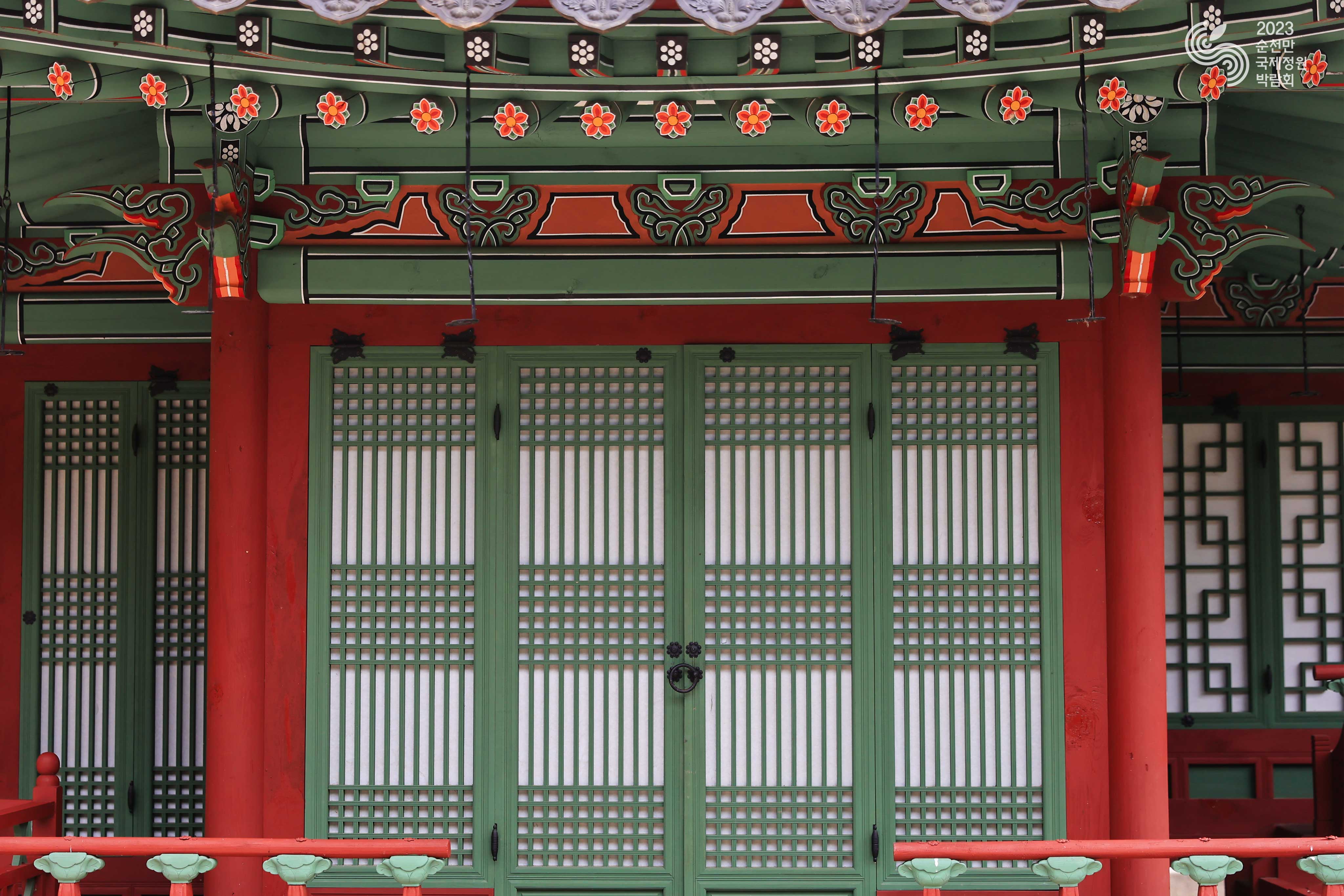 한국정원 속 연꽃